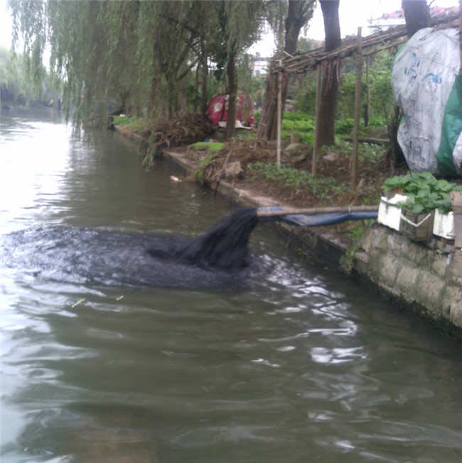 洗砂廠泥漿污水直排入河，隆中細(xì)砂回收機(jī)械來幫忙